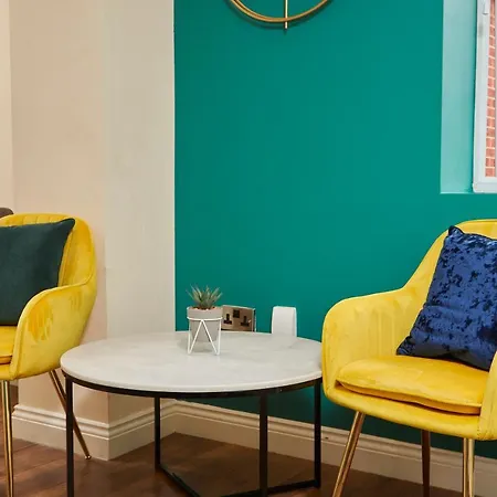 The Emerald Gem Of Leeds - Sleeps 6 - Parking Apartment