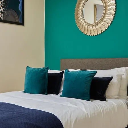 Apartment The Emerald Gem Of Leeds - Sleeps 6 - Parking