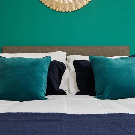 The Emerald Gem Of Leeds - Sleeps 6 - Parking * Leeds (West Yorkshire)