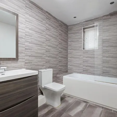 Apartment The Emerald Gem Of Leeds - Sleeps 6 - Parking *